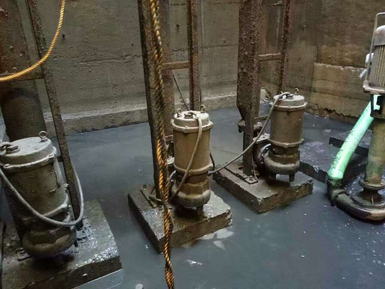 禹王台污水池清理